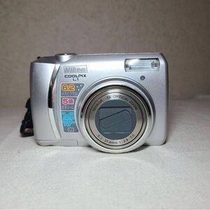 Nikon Coolpix L1 Silver Digital Camera